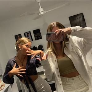 Meet your Posher, Cleo